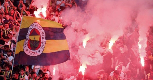 Những khoảnh khắc đầy cảm xúc khi HLV Mourinho ra mắt đội bóng Fenerbahce tại Thổ Nhĩ Kỳ