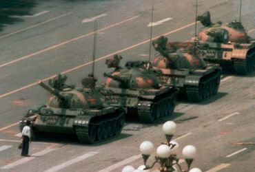 Behind the Lens: The Courageous Act of Revealing the Tiananmen Square Photo