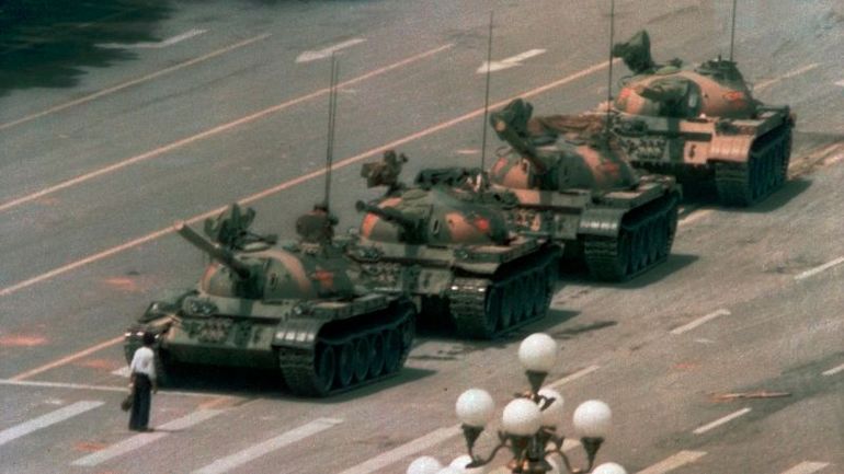 Behind the Lens: The Courageous Act of Revealing the Tiananmen Square Photo