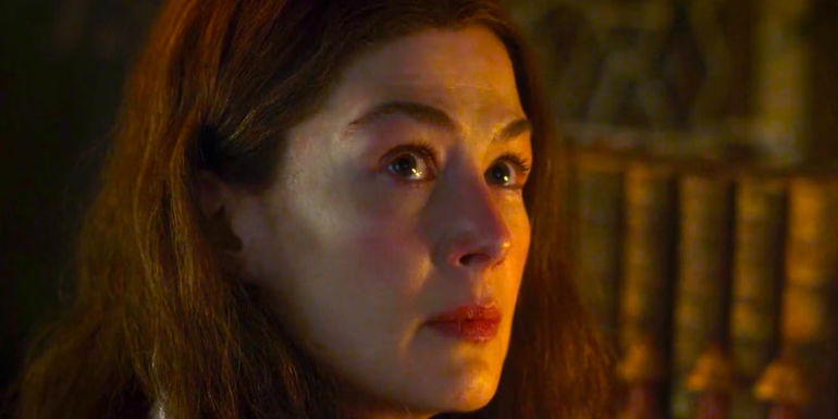 Moiraine looking anxious in The Wheel of Time season 2 episode 6