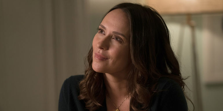 Maddie holding a glass of wine in 9-1-1.