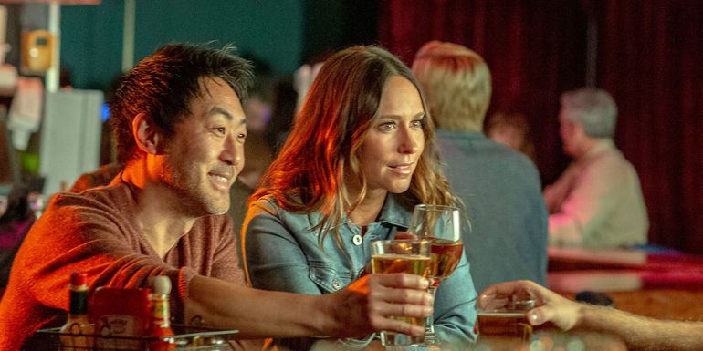 Maddie and Chimney at a bar in 911