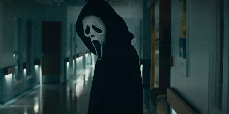 Ghostface in the hospital in Scream