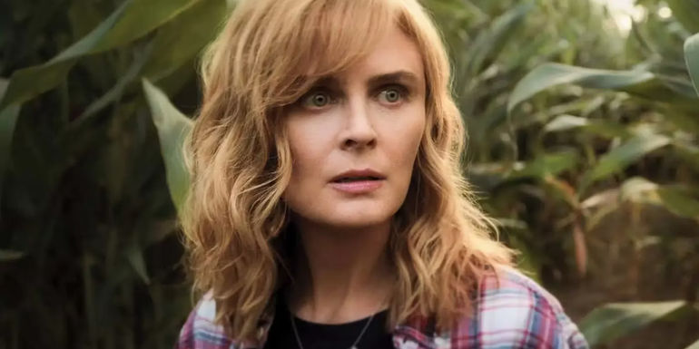 Emily Deschanel as Suzanne looking worried in Devil in Ohio.