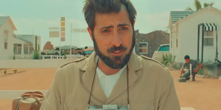 Augie (Jason Schwartzman) speaks with his children in Asteroid City
