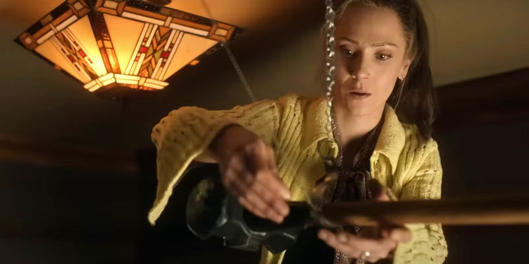 Dot (Juno Temple) rigs a sledgehammer in Fargo season 5