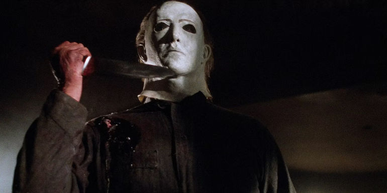 Michael Myers holding a knife in Halloween 5 The Revenge of Michael Myers