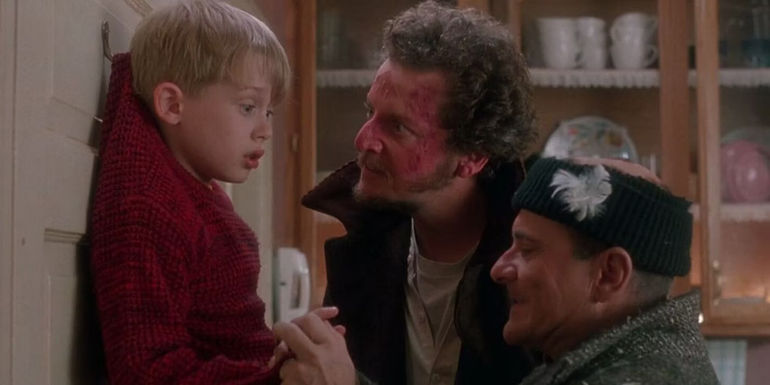 Wet Bandits threatening Kevin in Home Alone