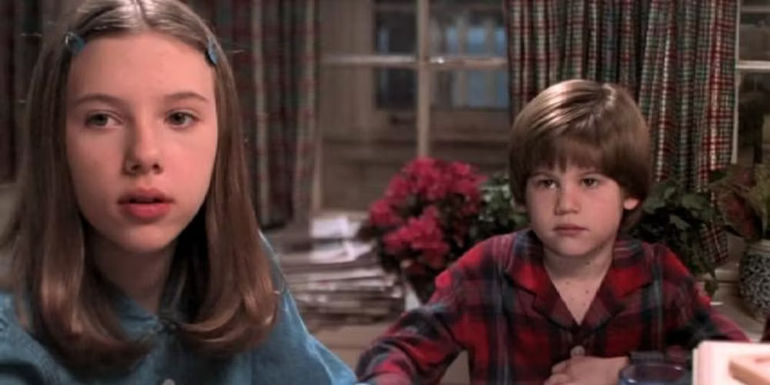 Alex and his sister sitting at the table in Home Alone 3