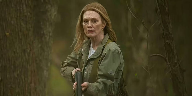 Gracie (Julianne Moore) hunting in May December.