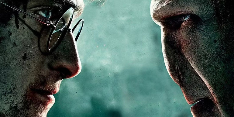 A closeup of Harry Potter and Voldemort facing off in a Deathly Hallows poster