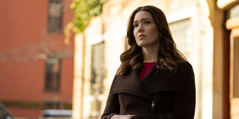 Mandy Moore as Benita Alexander in Dr. Death season 2