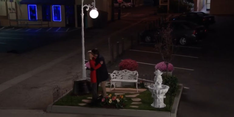 Ben and Leslie reuniting in the Smallest Park in Indiana in Parks and Rec