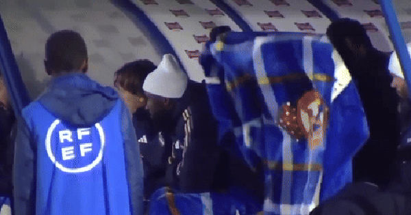 Câu chuyện về cầu thủ đắt giá nhất thế giới khiến ai cũng xúc động