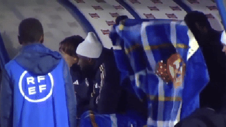 Câu chuyện về cầu thủ đắt giá nhất thế giới khiến ai cũng xúc động