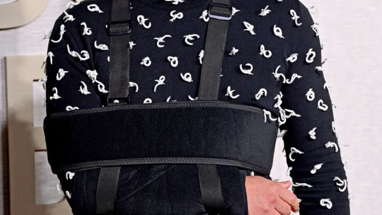 Decoding Pedro Pascal's Arm Injury: The Hidden Message Behind His Golden Globes Outfit