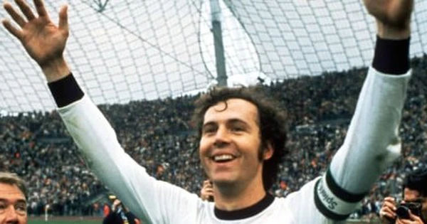 Nhìn lại huyền thoại bóng đá Beckenbauer qua sự nghiệp vĩ đại của Hoàng đế