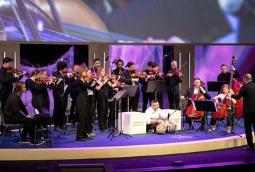 A Conductor's Life Transformed by Inviting Instrument-Never-Played Refugees to Join His Orchestra