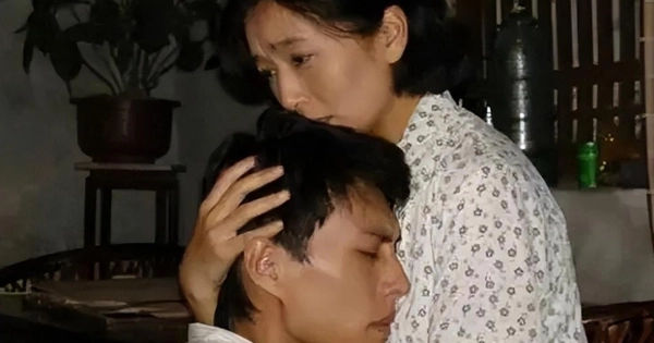 Cặp đôi đóng mẹ con trên phim nhưng yêu nhau ngoài đời