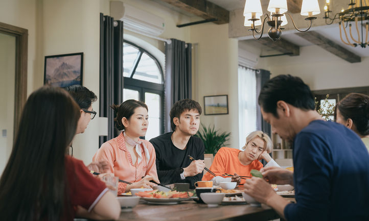 6 điểm nhấn ngoạn mục trong bộ phim 'Nhà mình lạ lắm!' khiến bạn không thể bỏ qua