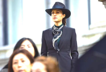 The Haunting of Hill House Creator Unveils Captivating House of Usher Trailer, featuring Iconic Poe Quote