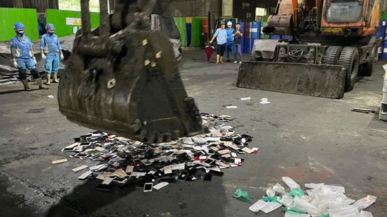 Thông tin sốc: Tại sao lô hàng 622 chiếc iPhone bị tiêu huỷ?