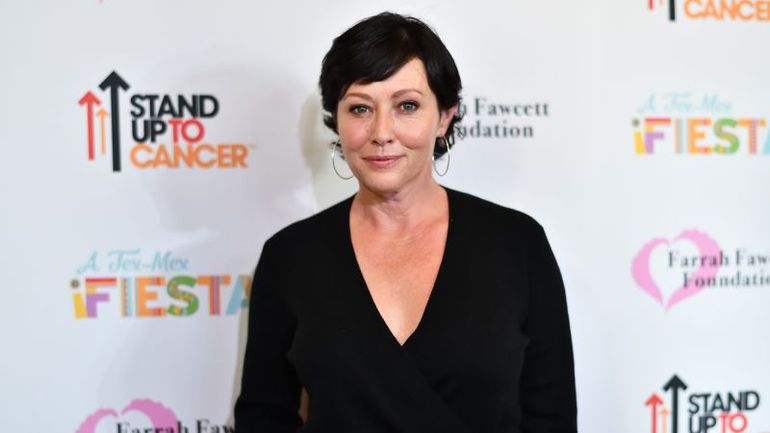 Shannen Doherty Stuns with Inspiring Battle Against Cancer, Receives Thunderous Standing Ovation at 90s Con