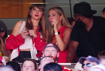 Taylor Swift's Electrifying Support for Travis Kelce Lights up the Kansas City Chiefs Game