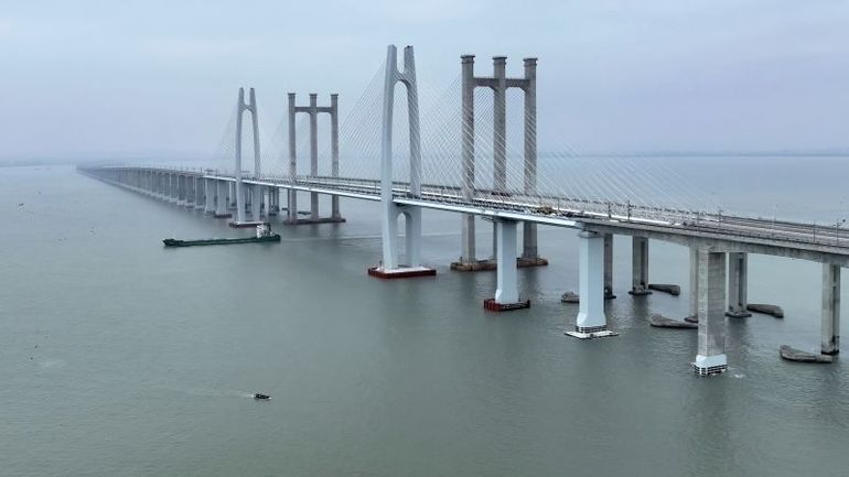 Revolutionizing Travel: China Breaks Barriers with Groundbreaking Overwater High-Speed Train
