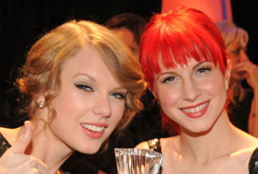 Inside Scoop: Hayley Williams Reveals How Taylor Swift's Mom, Andrea Swift, Is the Secret Behind Their Legendary Friendship!