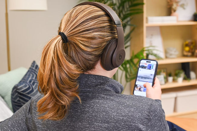 The Ultimate Guide to Mastering Your iPhone: Unleashing Your Potential by Managing Social Media and App Usage