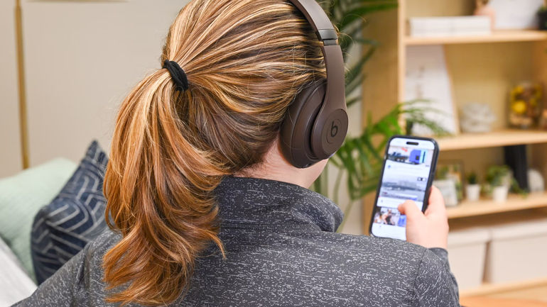 The Ultimate Guide to Mastering Your iPhone: Unleashing Your Potential by Managing Social Media and App Usage