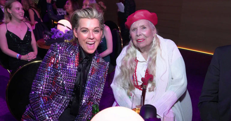 Milestone Reunion: Joni Mitchell Stuns Audience with Unforgettable Performance alongside Brandi Carlile, 8 Years post Brain Aneurysm