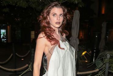 Unforgettable Elegance: Julia Fox Shines in an Unexpected Choice