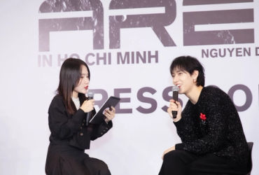 Những pha dẫn dắt đốn tim“ của MC họp báo BamBam khiến nam idol không thể bỏ qua!