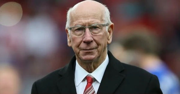 Bobby Charlton: Hành trình chói sáng vượt qua cơn ác mộng Munich