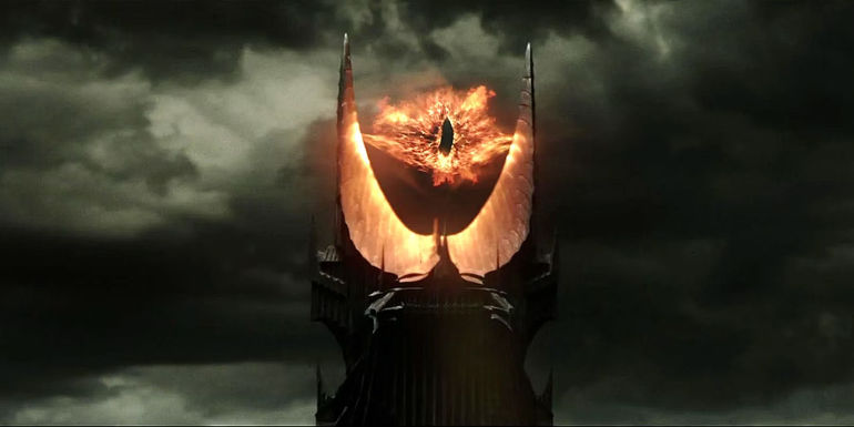 Mind-Blowing: Minecraft Player Crafts an Epic Eye of Sauron from Lord of the Rings Game!