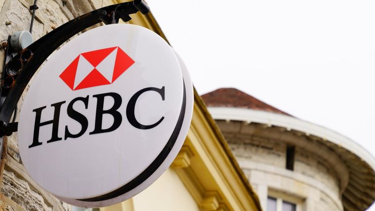 Outshining the Rest: HSBC's Facebook Ad Stuns with its Effortless Brilliance