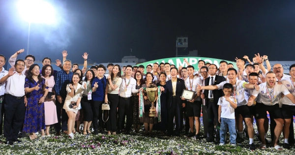 Tiền thưởng của các đội vô địch VLeague: Bầu Hiển chi cả chục tỷ cho Hà Nội, CLB CAHN được nhận khoản thưởng nhỏ nhất