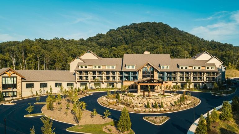 Exploring the Tennessee Mountain Retreat: A Sneak Peek into Dolly Parton's Latest Lodge