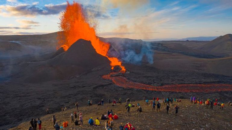 Blue Lagoon Shuts Down Amidst 1,000 Earthquakes in 24 Hours