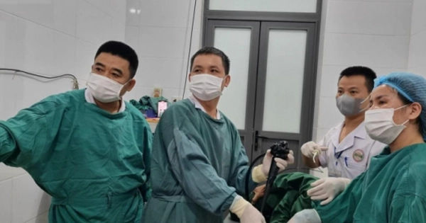 Nghệ An: Người đàn ông ngậm tăm xem ti vi rồi… nuốt luôn vào bệ hậu