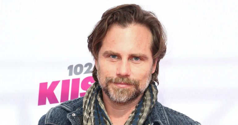 'Rider Strong Recounts Challenging Experience on 90s Fan Cruises'