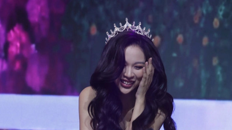 Phí Phương Anh gặp trục trặc khi hát live ngay khi bị nghi hát nhép!