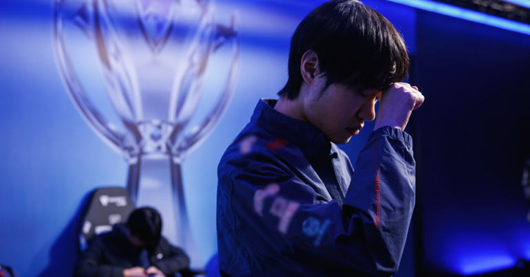 Tình cũ cùng phần chia, vụ lùm xùm của Knight là đề tài hot bàn luận