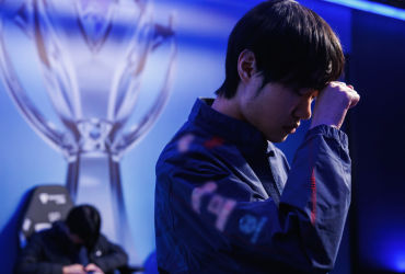 Tình cũ cùng phần chia, vụ lùm xùm của Knight là đề tài hot bàn luận