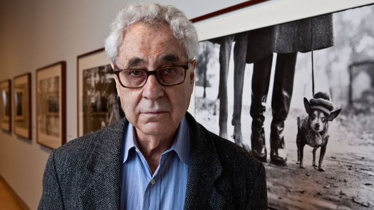 Elliott Erwitt: Capturing the Essence of American Politics, Canines, and Popular Culture, Passes Away at 95