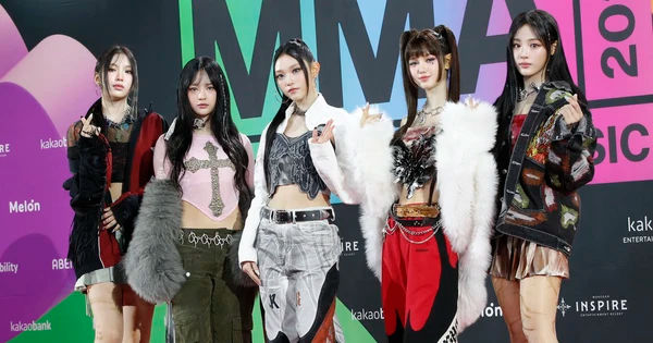 NewJeans tạo bất ngờ với 6 ca khúc mới tại MMA 2023: Sự phấn khích và lôi cuốn trên sân khấu