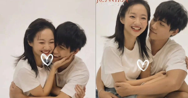 Thêm một cặp diễn viên Việt 'đáng yêu như đường béo' từ dự án phim mới, gia đình cô nhóc xinh xắn mỉm cười trong lòng gia đình chàng trai