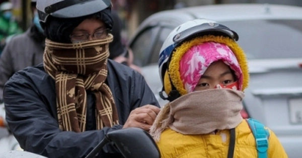 6 điều cần biết để phòng bệnh ngày lạnh cho bé gái 2 tuổi đi xe máy vào buổi tối